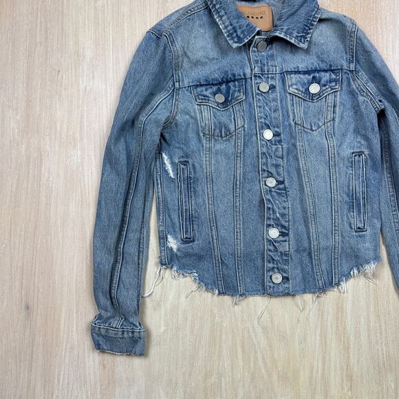 BLANK NYC Blue Raw Hem Distressed Denim Casual Button Front Trucker Jacket XS - Picture 4 of 13